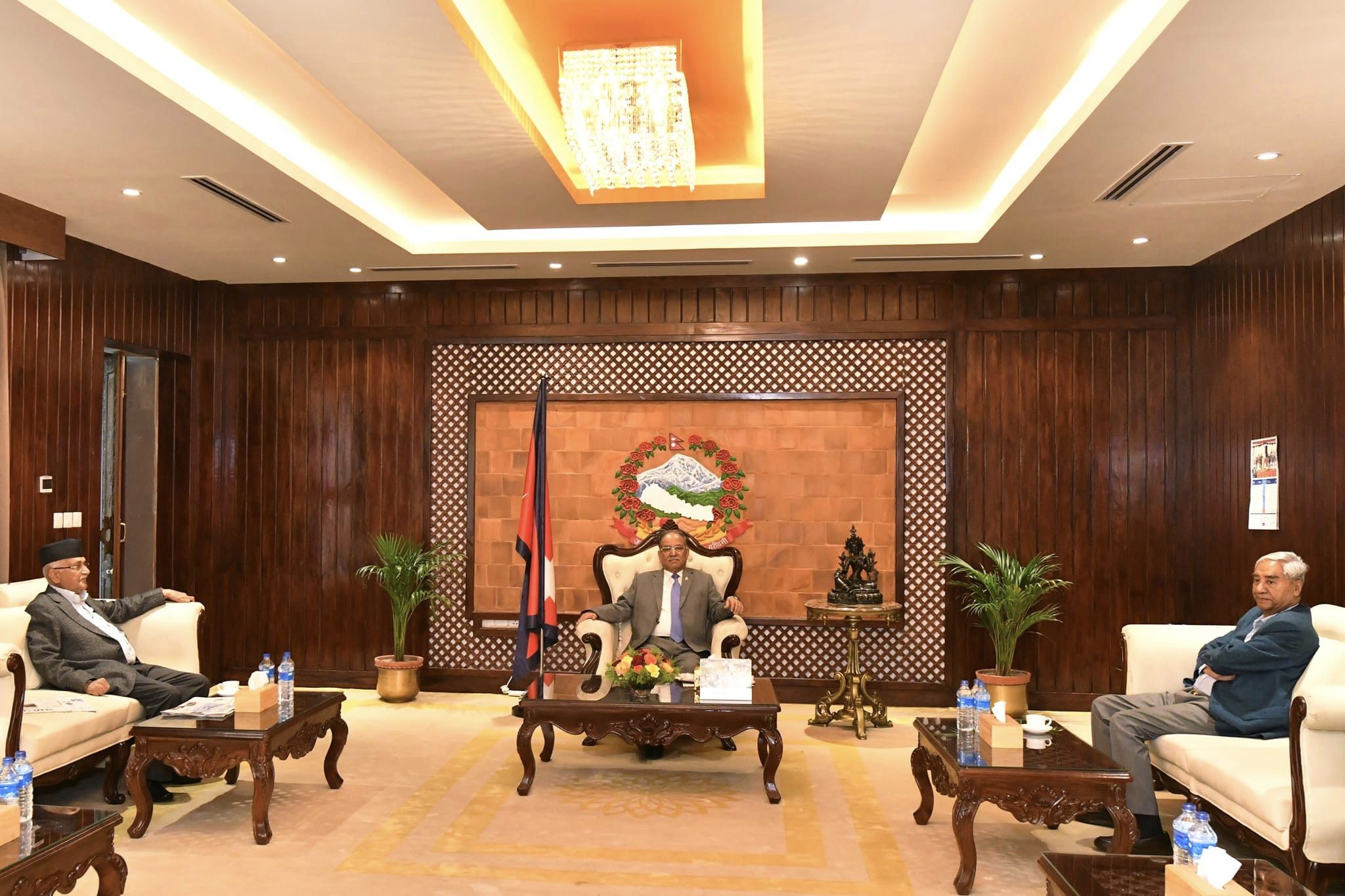 प्रमुख तीन दलका शीर्ष नेताबीच बालुवाटारमा भेटघाट